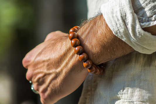 The Ultimate Guide to Wearing Sandalwood Bracelets: Dos and Don’ts for Men and Women